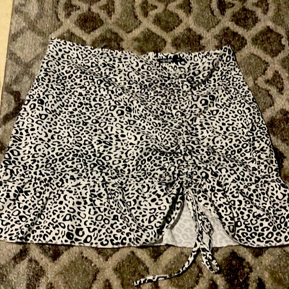 Woman’s SHEIN PLUS SIZE Leopard skirt